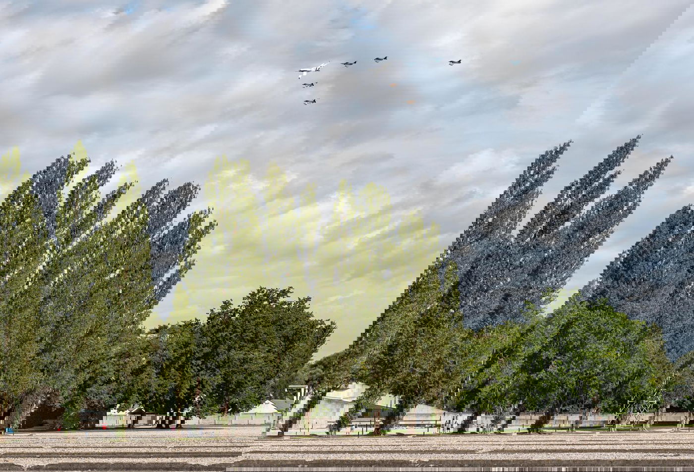 חיל האוויר במטס מעל מחנה הריכוז "דכאו"