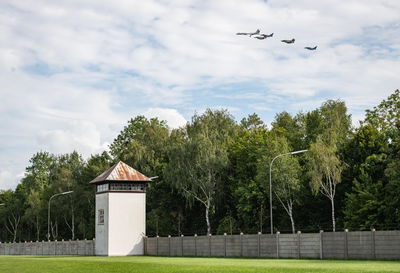 חיל האוויר במטס מעל מחנה הריכוז "דכאו"