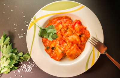 ארוחה בחצי שעה: רביולי ברוטב שמנת, עגבניות מיובשות ובזיליקום