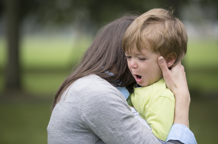 הפעוט שלך רוצה "רק את אמא" כל הזמן? זה מה שתעשי
