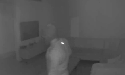 מפחיד: פרץ לדירה בזמן שבני הבית בתוכה