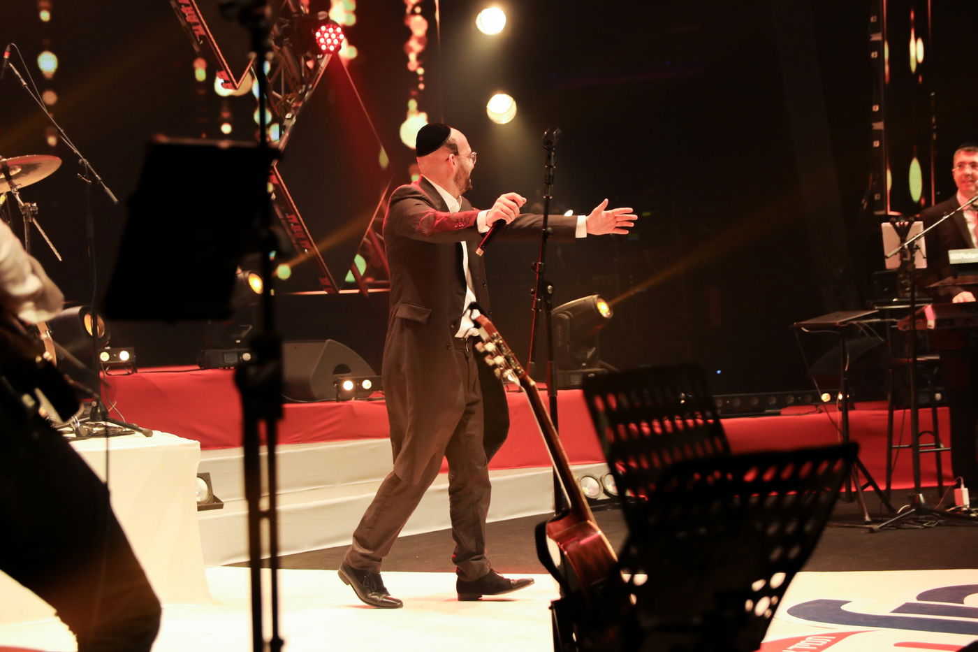 צפו: אלי הרצליך מארח את פיני אינהורן ואבי אילסון על במת "קיץ חי"