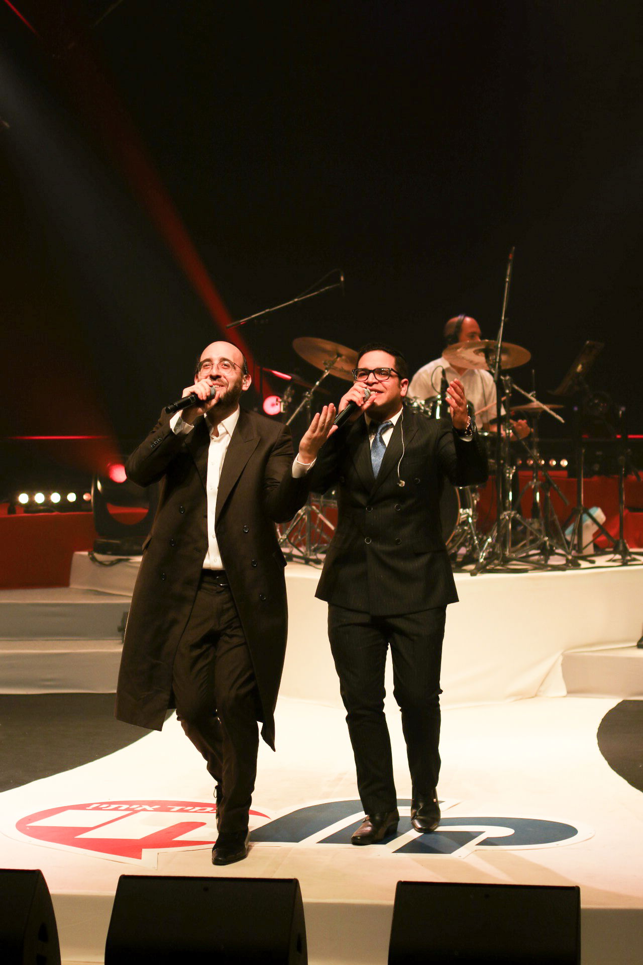 צפו: אלי הרצליך מארח את פיני אינהורן ואבי אילסון על במת "קיץ חי"