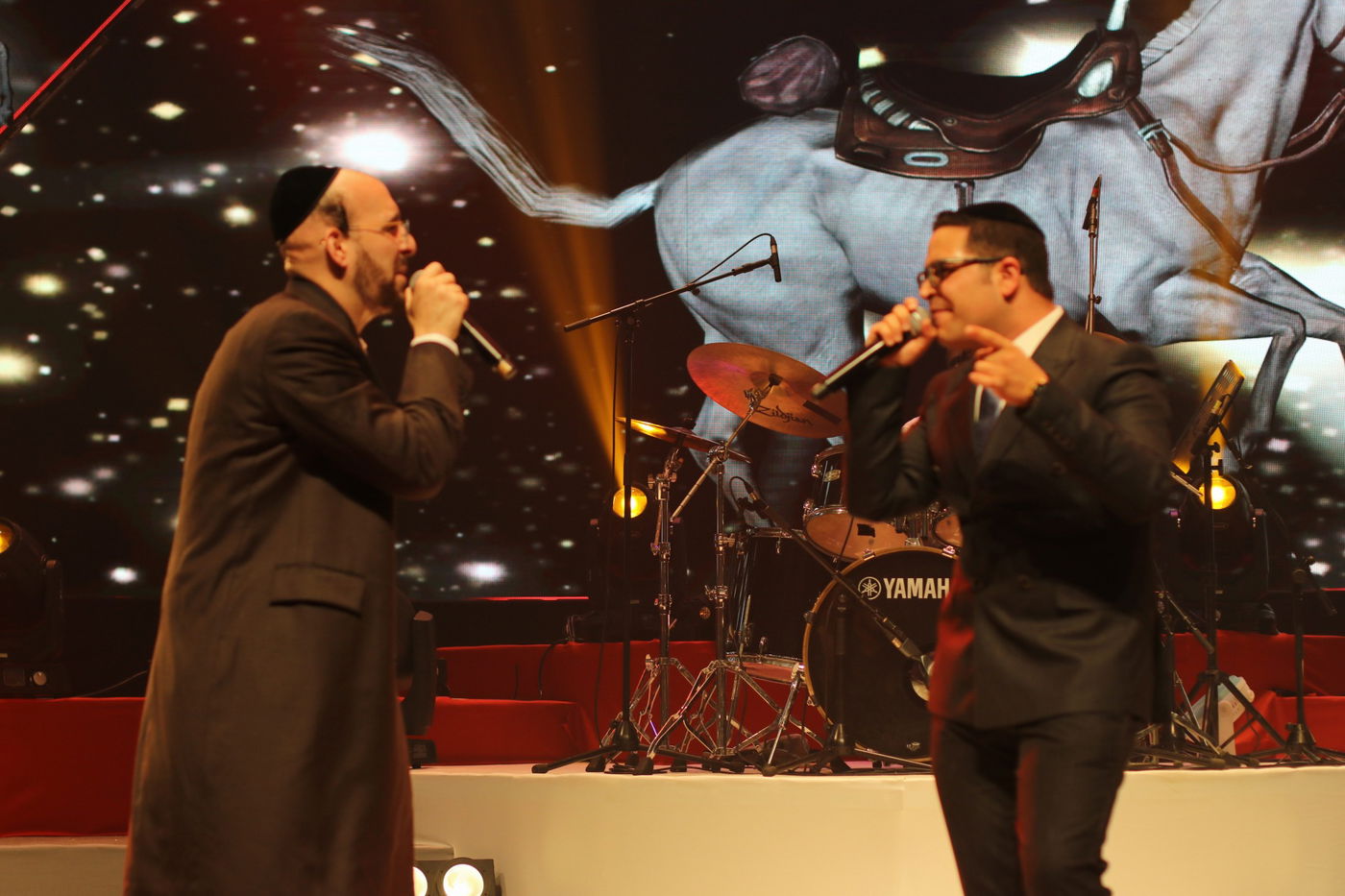 צפו: אלי הרצליך מארח את פיני אינהורן ואבי אילסון על במת "קיץ חי"