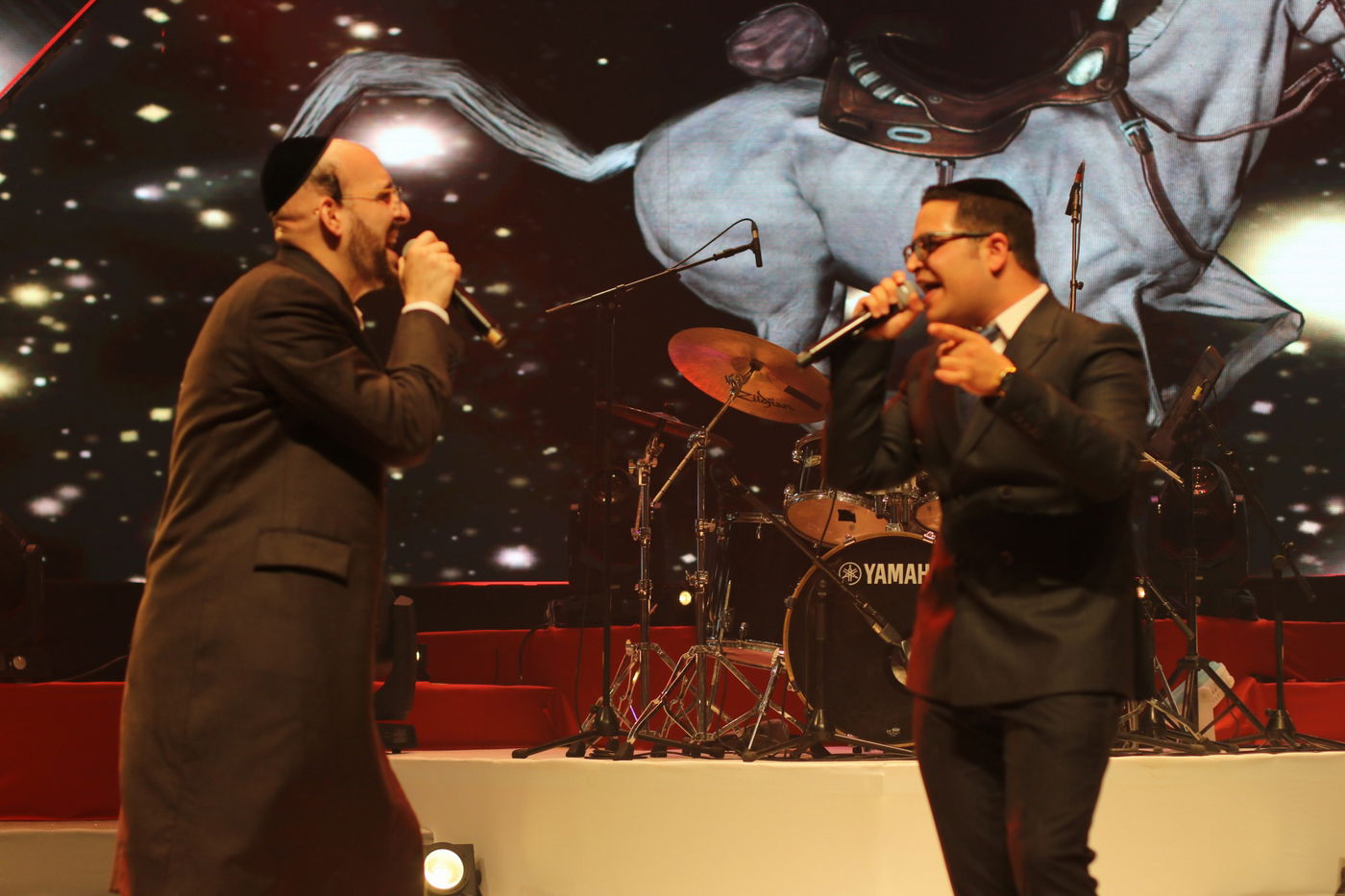 צפו: אלי הרצליך מארח את פיני אינהורן ואבי אילסון על במת "קיץ חי"