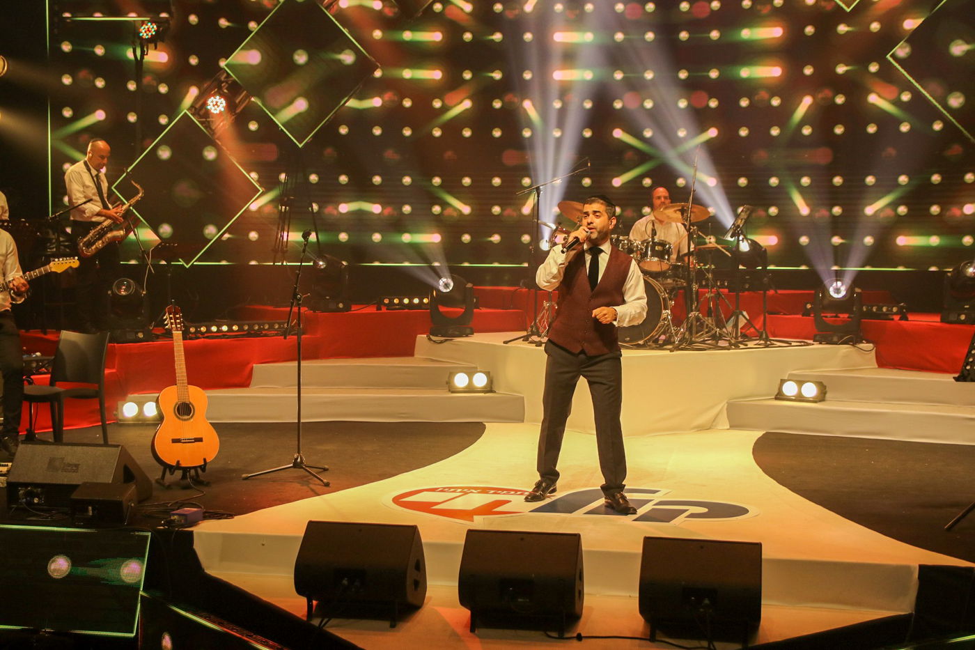 צפו: אלי הרצליך מארח את פיני אינהורן ואבי אילסון על במת "קיץ חי"