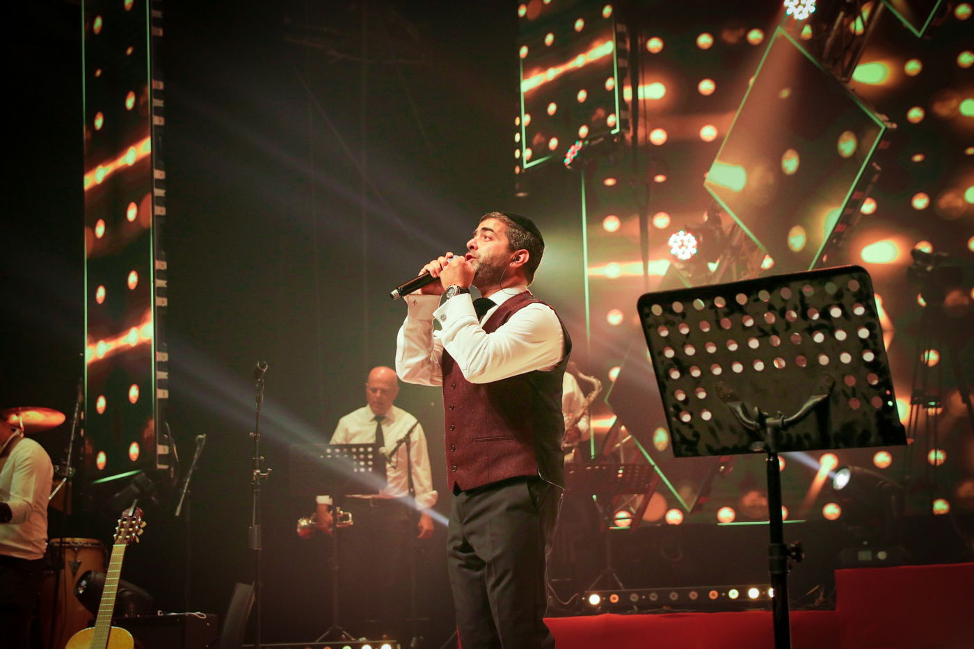 צפו: אלי הרצליך מארח את פיני אינהורן ואבי אילסון על במת "קיץ חי"