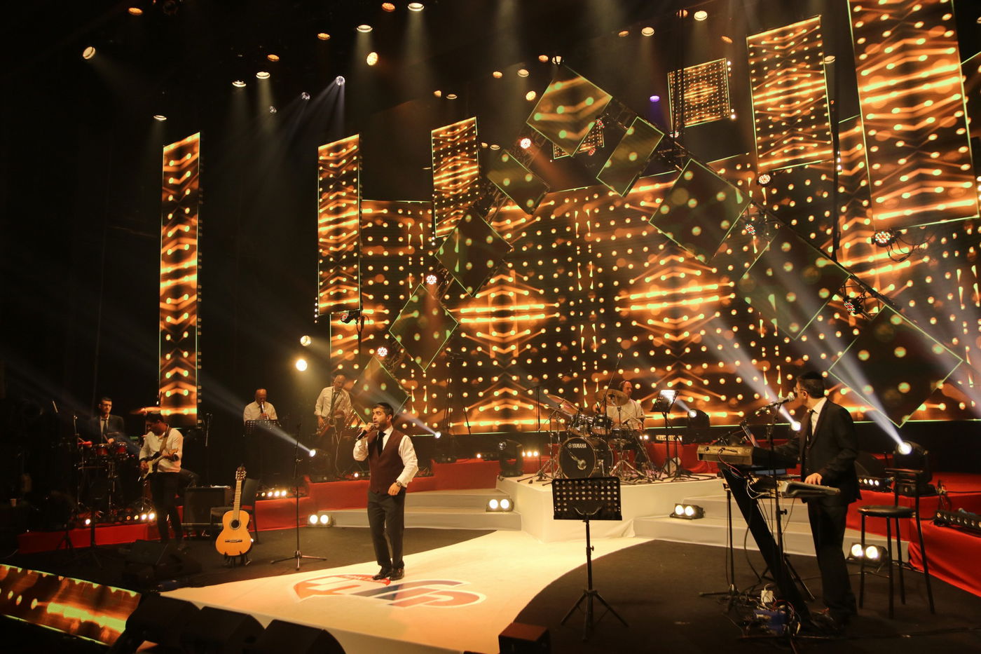 צפו: אלי הרצליך מארח את פיני אינהורן ואבי אילסון על במת "קיץ חי"