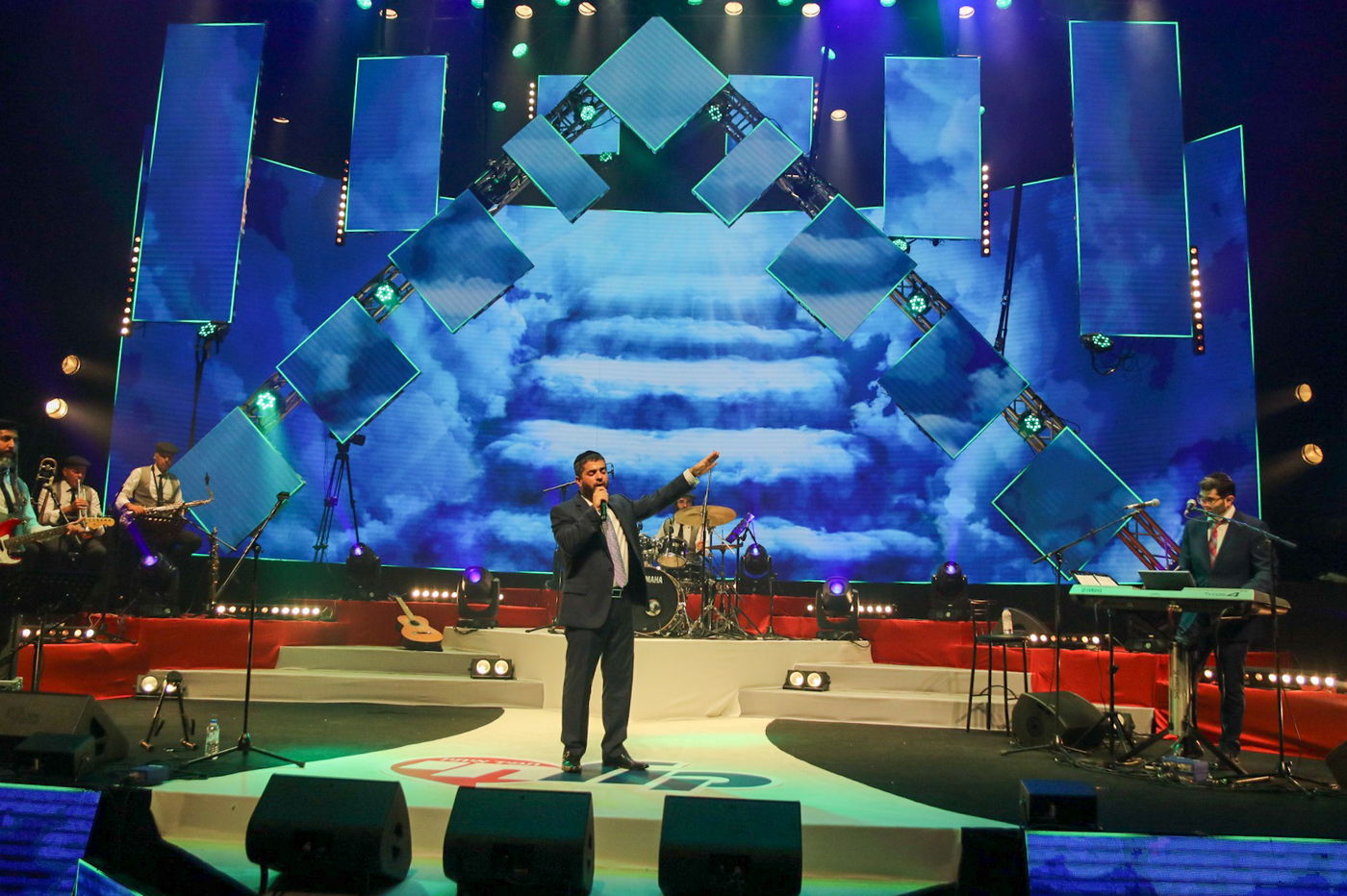 צפו: אלי הרצליך מארח את פיני אינהורן ואבי אילסון על במת "קיץ חי"