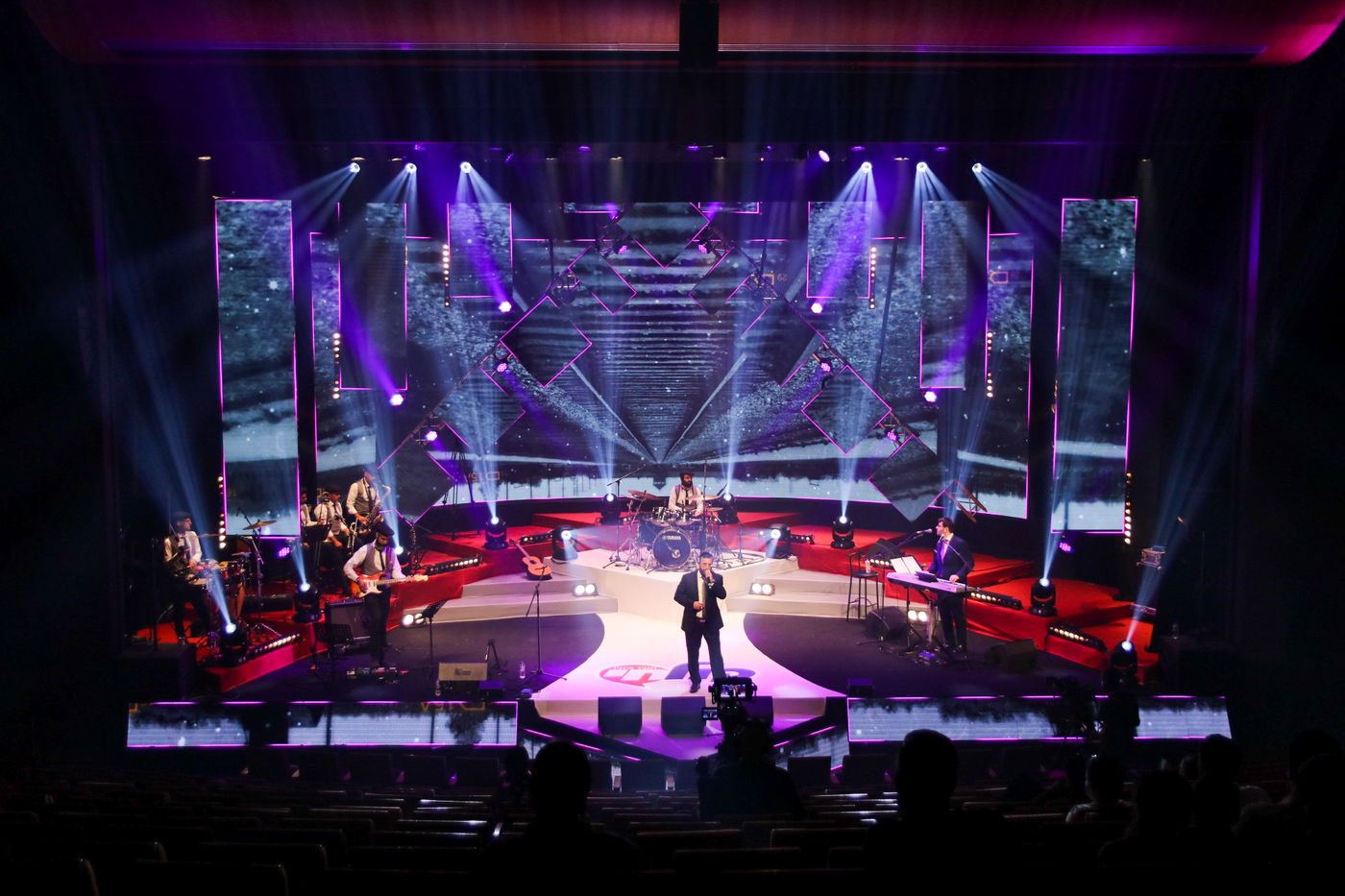 צפו: אלי הרצליך מארח את פיני אינהורן ואבי אילסון על במת "קיץ חי"