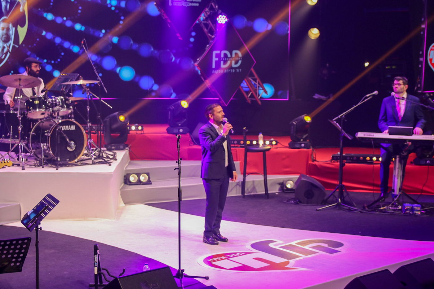 צפו: אלי הרצליך מארח את פיני אינהורן ואבי אילסון על במת "קיץ חי"