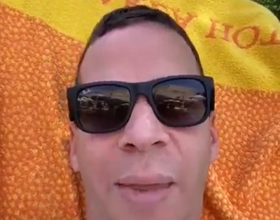 עמית סגל ענה מהבריכה: כמה הוא מדבר עם נתניהו?