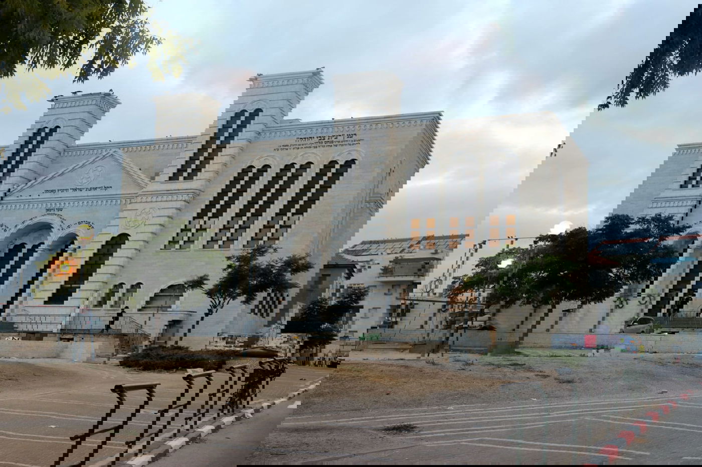 אחרי שנים: בית הכנסת של ויז'ניץ בית שמש