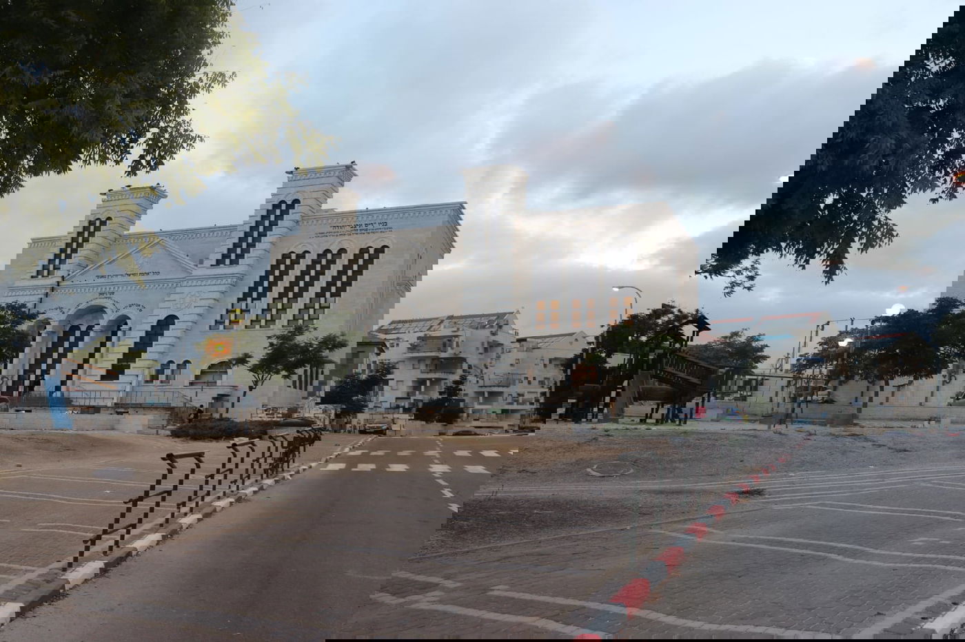 אחרי שנים: בית הכנסת של ויז'ניץ בית שמש