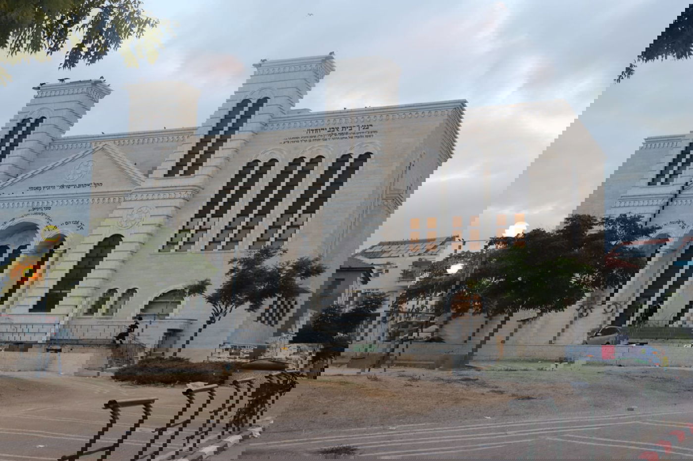 אחרי שנים: בית הכנסת של ויז'ניץ בית שמש