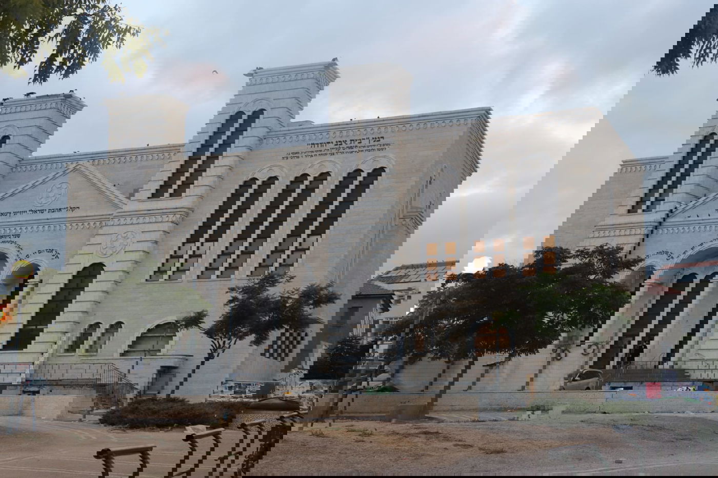 אחרי שנים: בית הכנסת של ויז'ניץ בית שמש