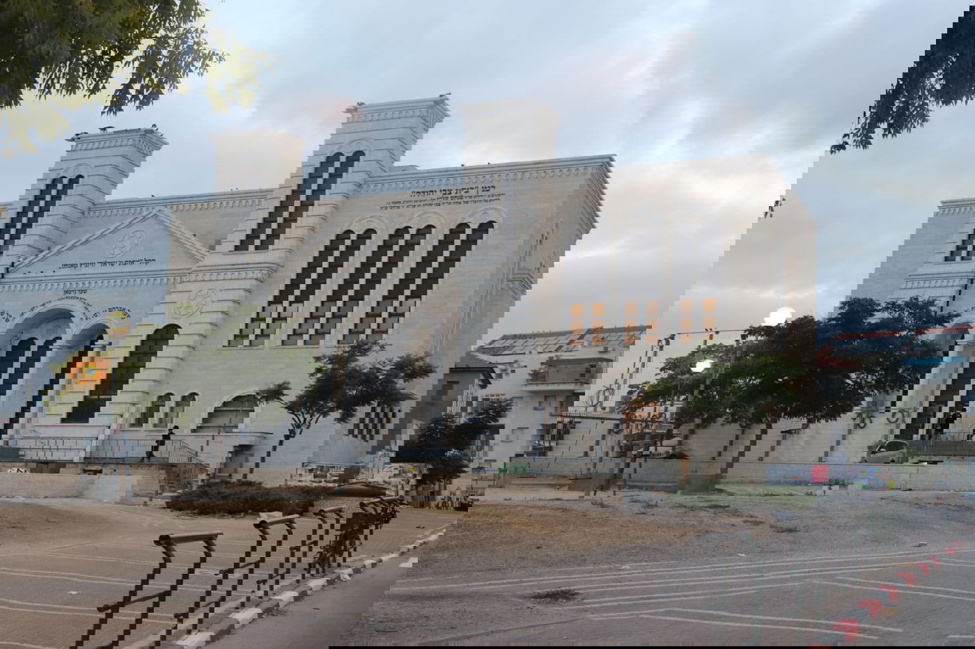 אחרי שנים: בית הכנסת של ויז'ניץ בית שמש