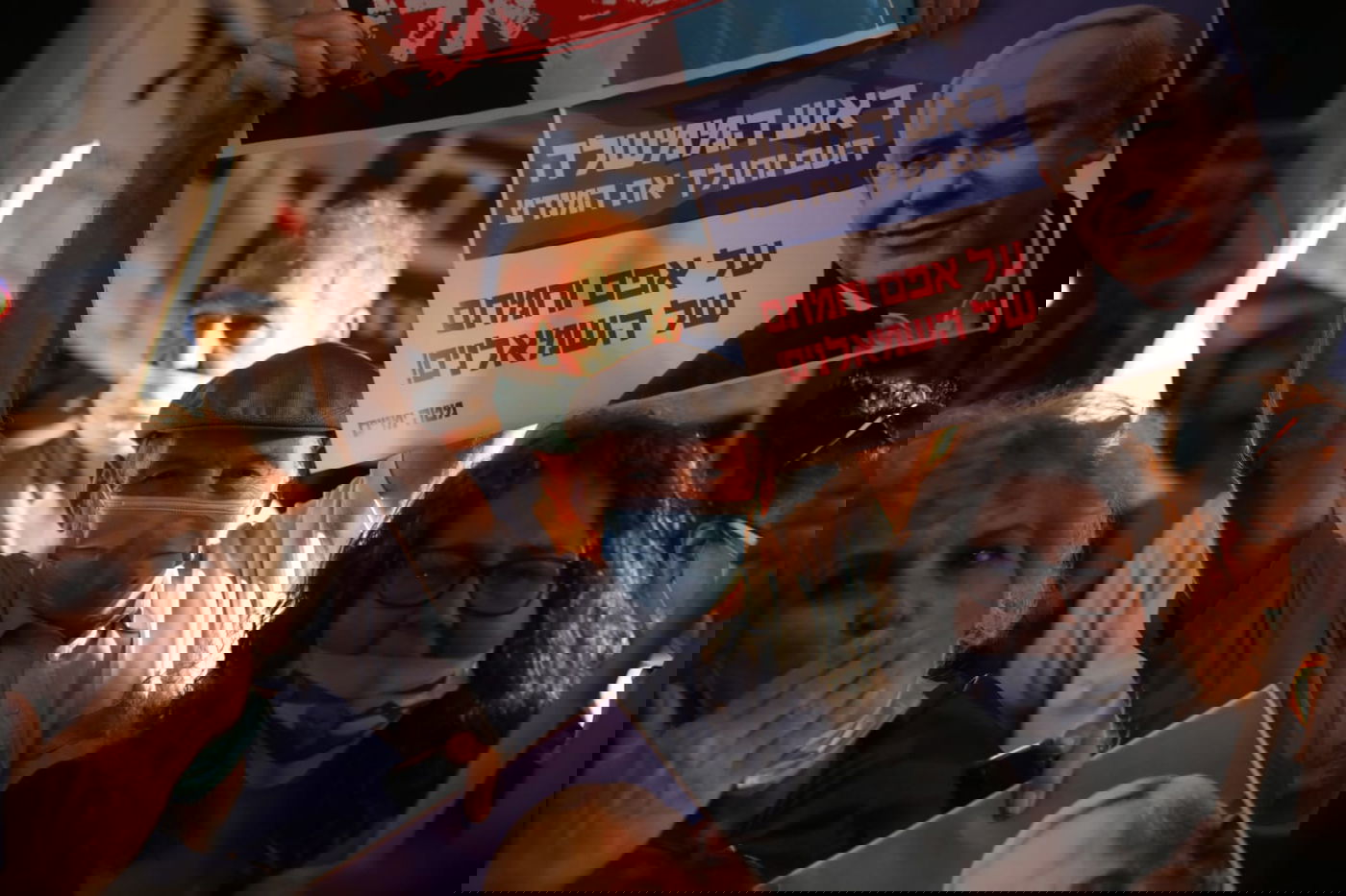 בקריאת שמע וברכת כהנים: תומכי נתניהו הפגינו מול מעון ראש הממשלה בבלפור