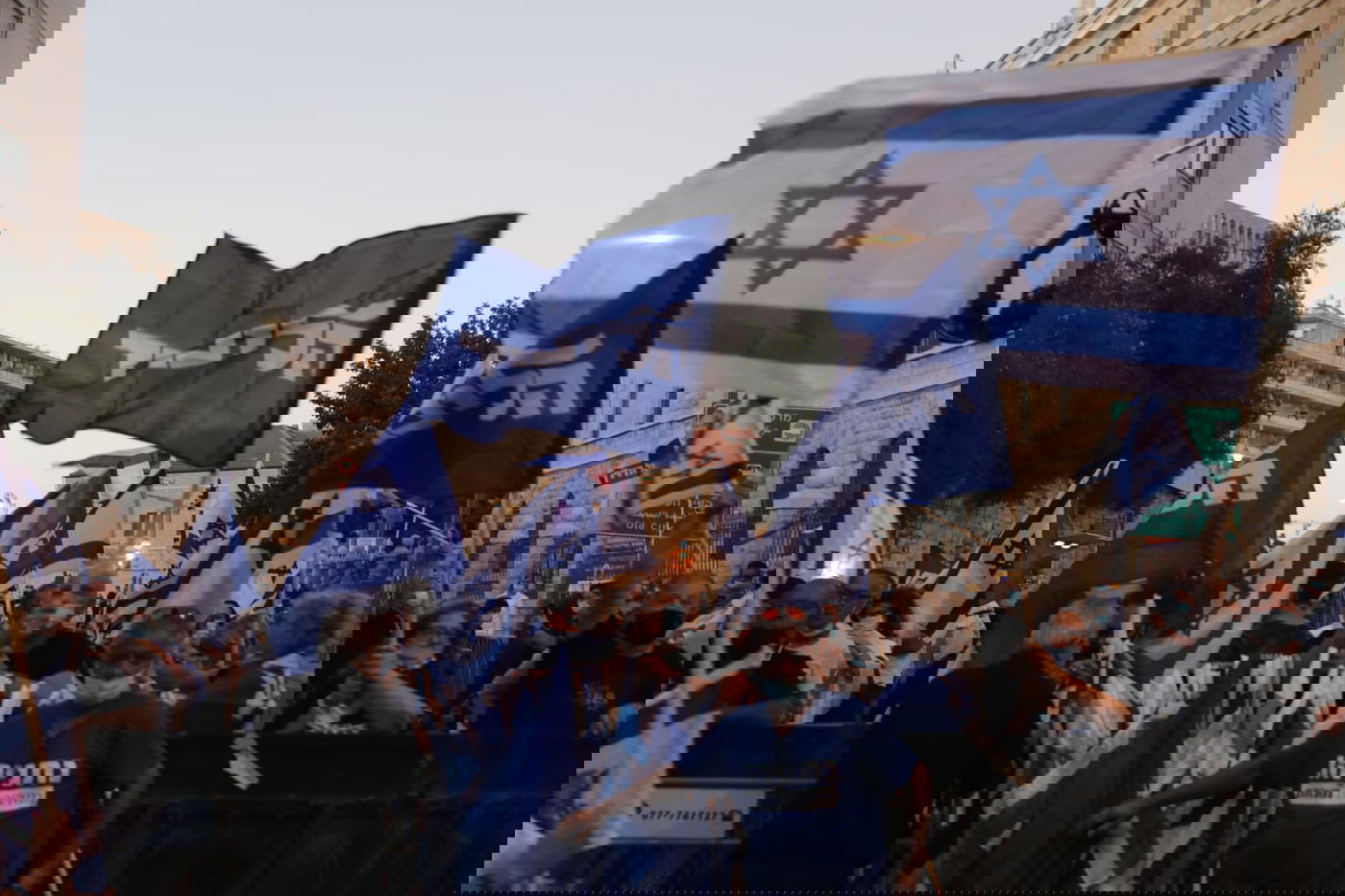 בקריאת שמע וברכת כהנים: תומכי נתניהו הפגינו מול מעון ראש הממשלה בבלפור