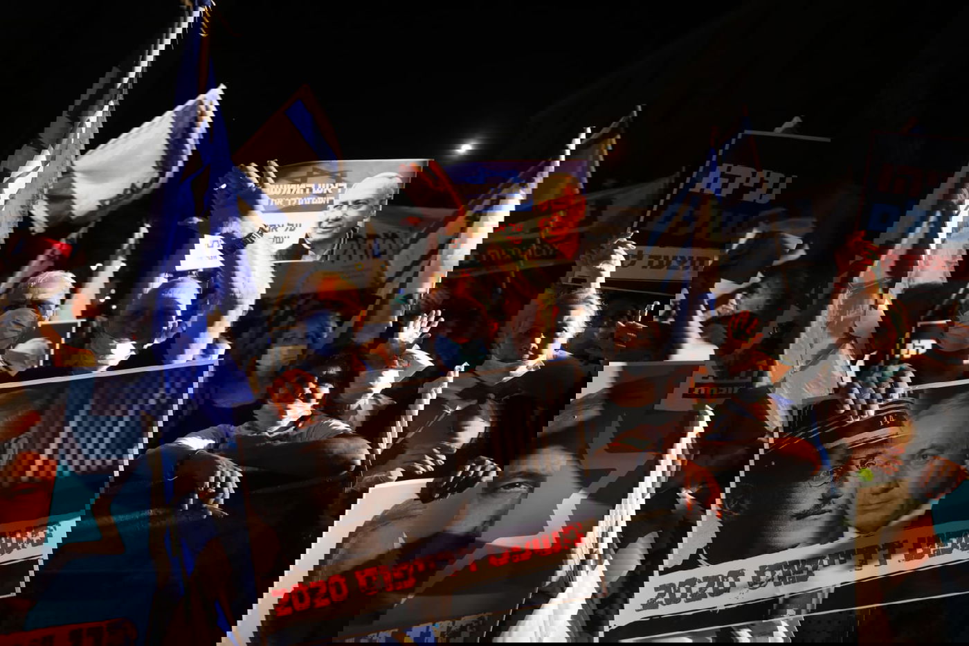 בקריאת שמע וברכת כהנים: תומכי נתניהו הפגינו מול מעון ראש הממשלה בבלפור