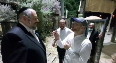 מני הולנדר הדהים את ראש העיר ביתר • צפו