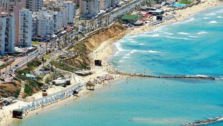 חוף הים בבת ים