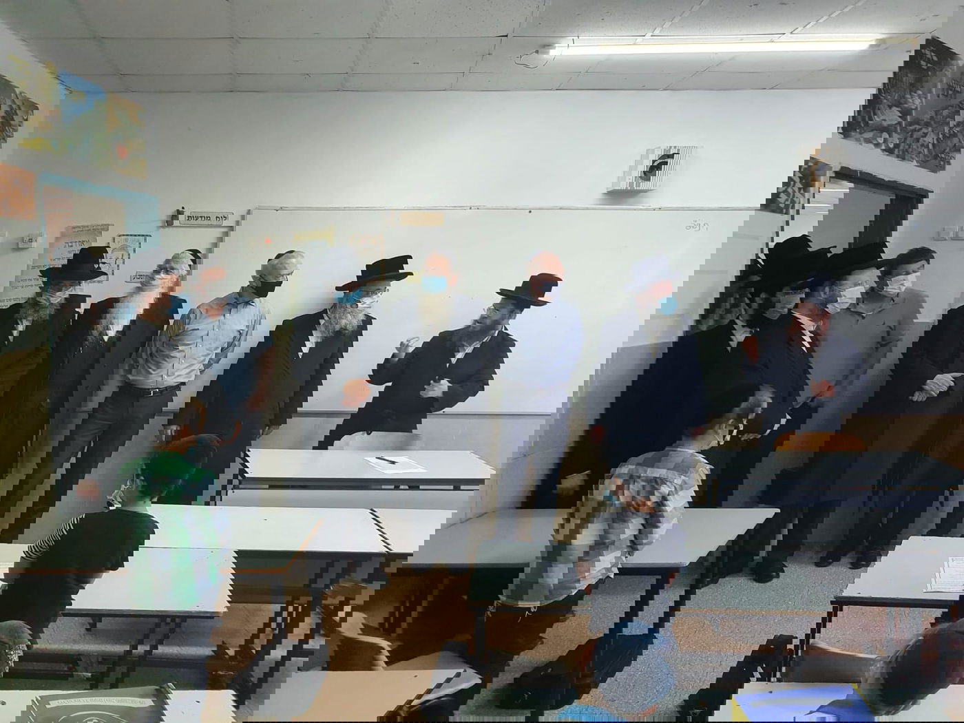 גלנט ופרוש סיירו במוסדות החרדים בפתח תקווה