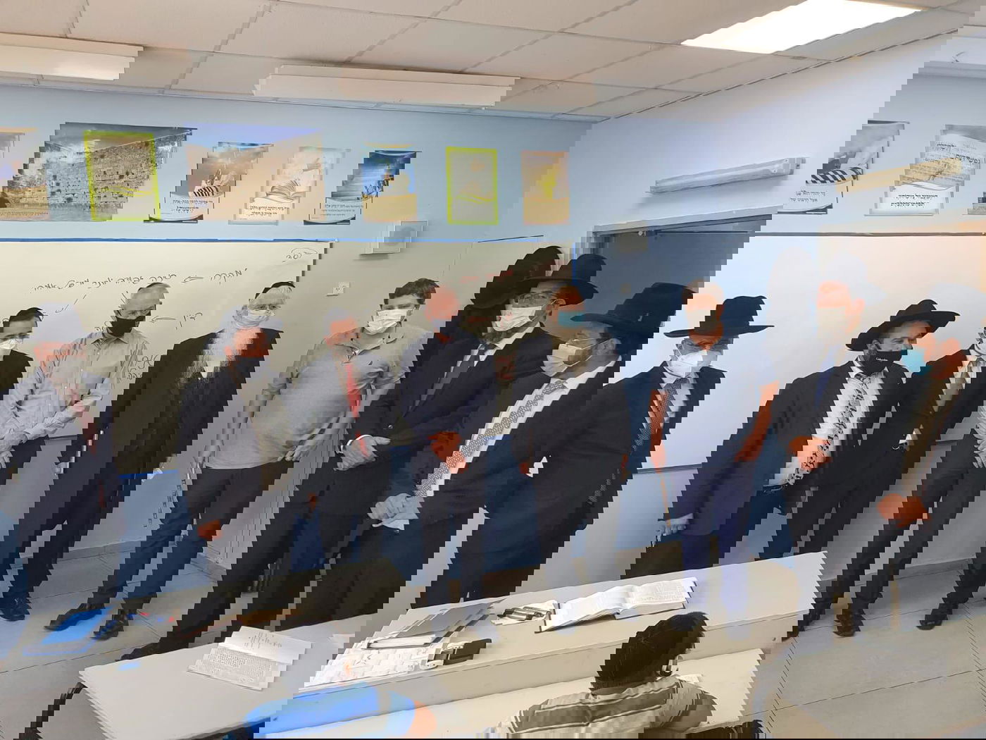 גלנט ופרוש סיירו במוסדות החרדים בפתח תקווה