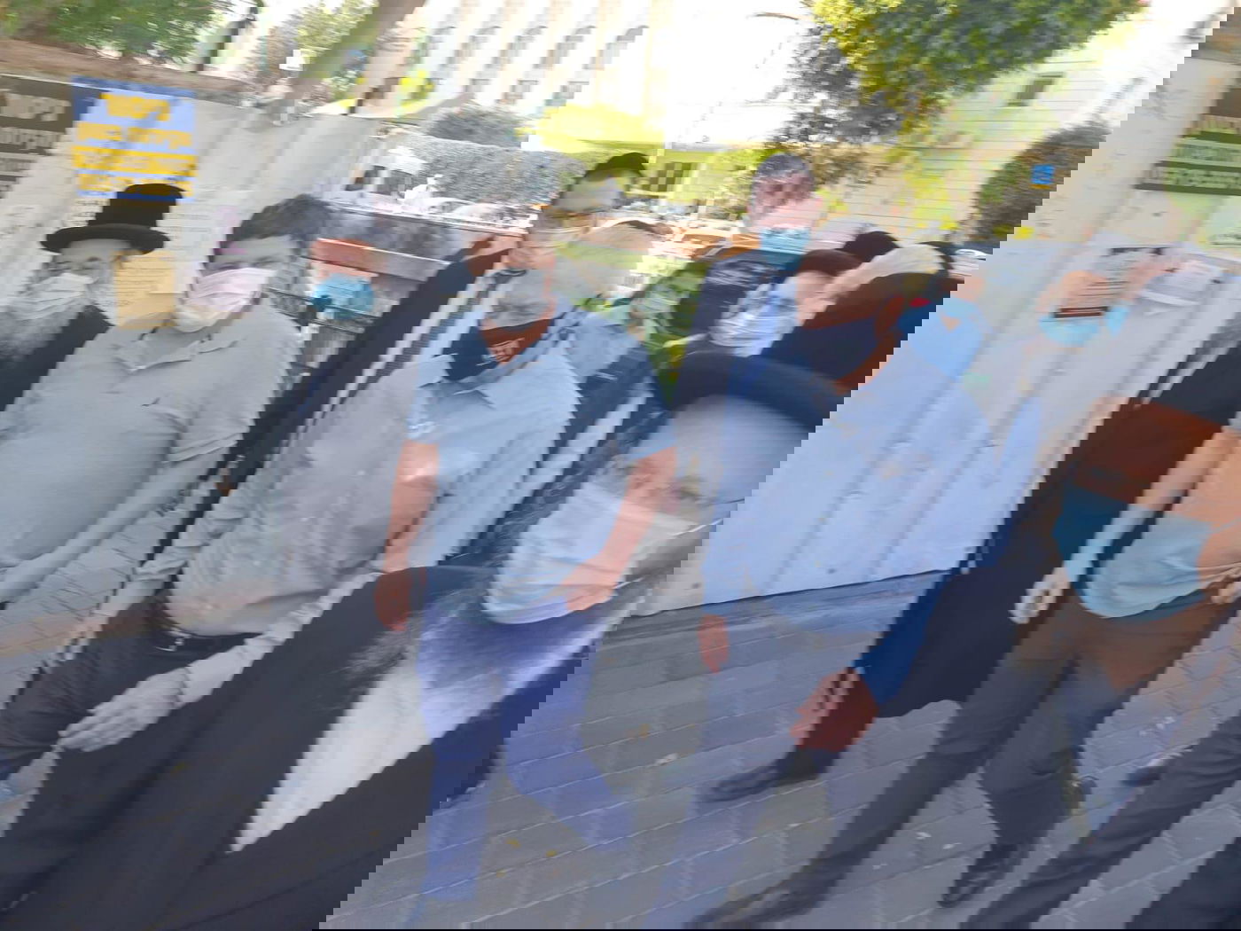 גלנט ופרוש סיירו במוסדות החרדים בפתח תקווה