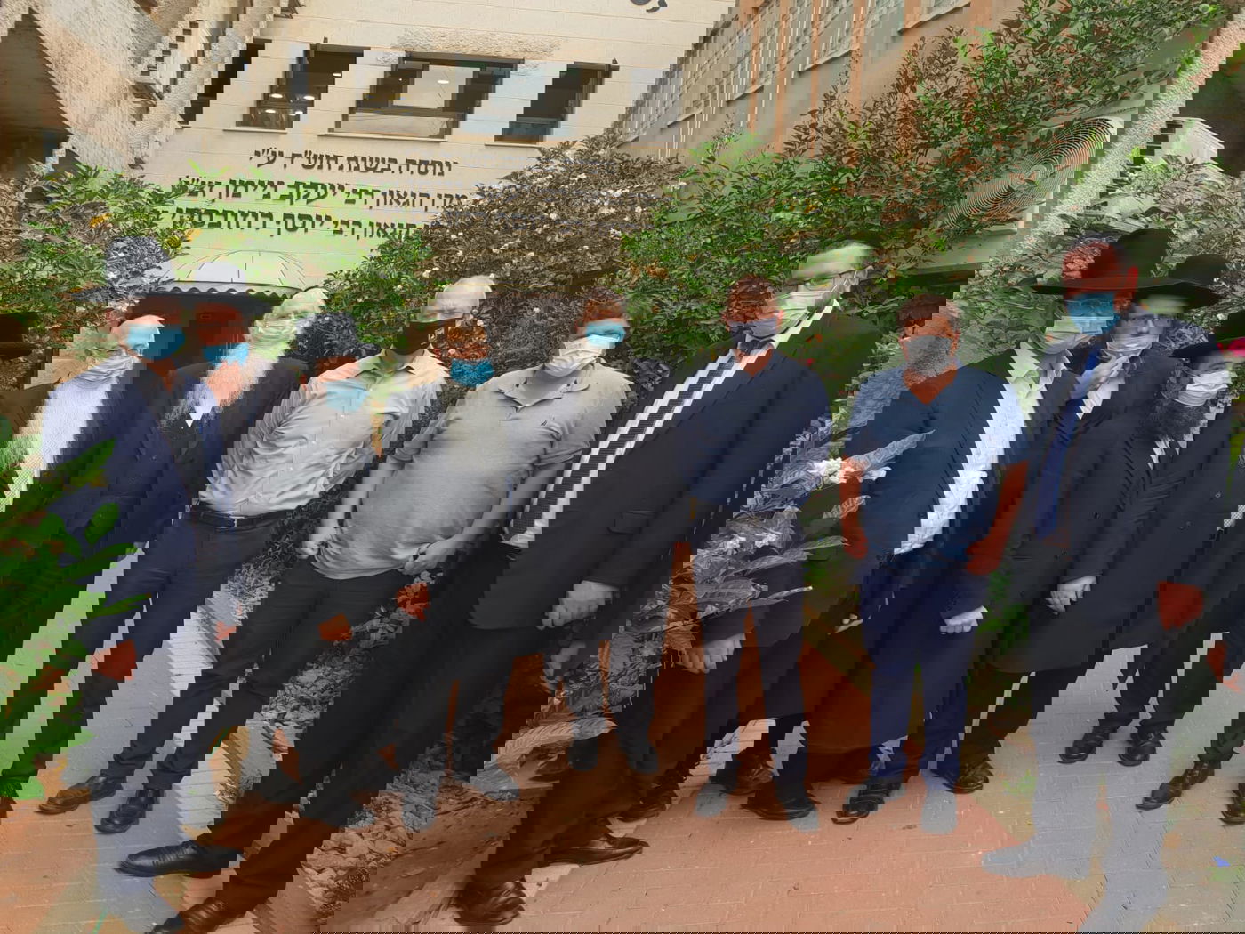 גלנט ופרוש סיירו במוסדות החרדים בפתח תקווה