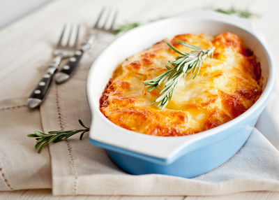 פשטידת תפוחי אדמה עם גבינות ועשבי תיבול