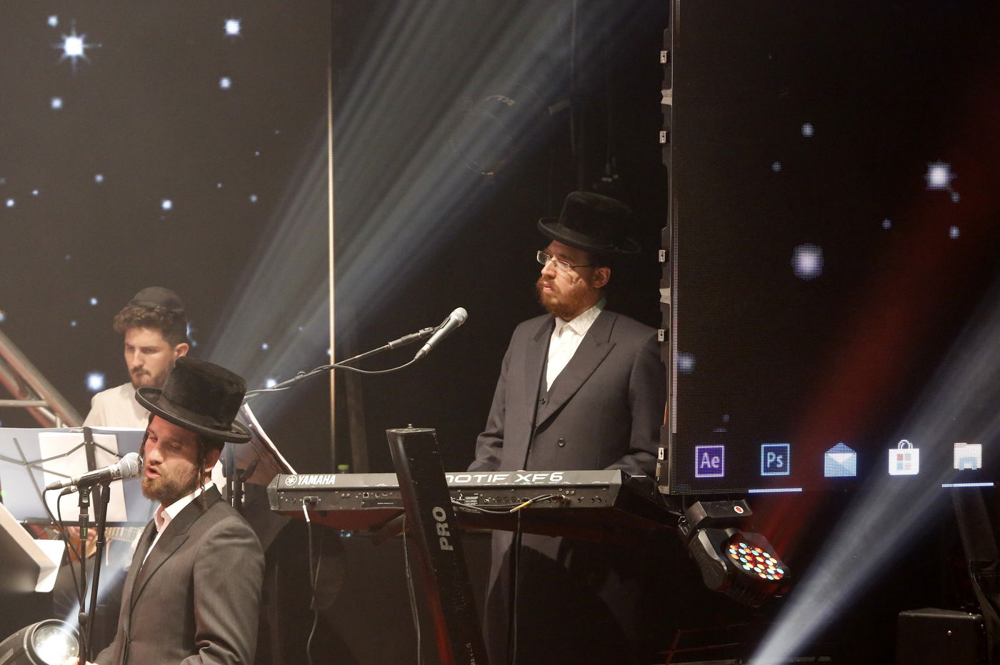 צפו: מוטי שטיינמץ וחיים ישראל במופע אדיר ובלתי נשכח בסיום מופעי "קיץ חי" של קול חי