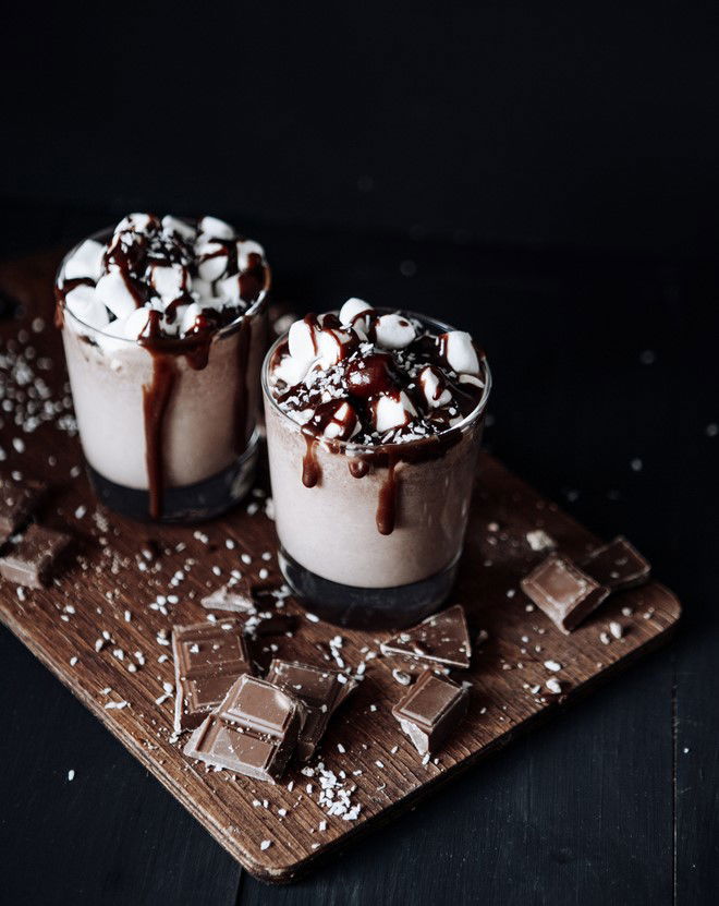 משקה שוקולד וחמאת בוטנים