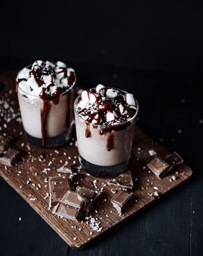 משקה שוקולד וחמאת בוטנים