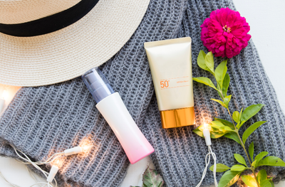 רופאת עור: מדוע אסור לרסס קרם הגנה ישירות על הפנים