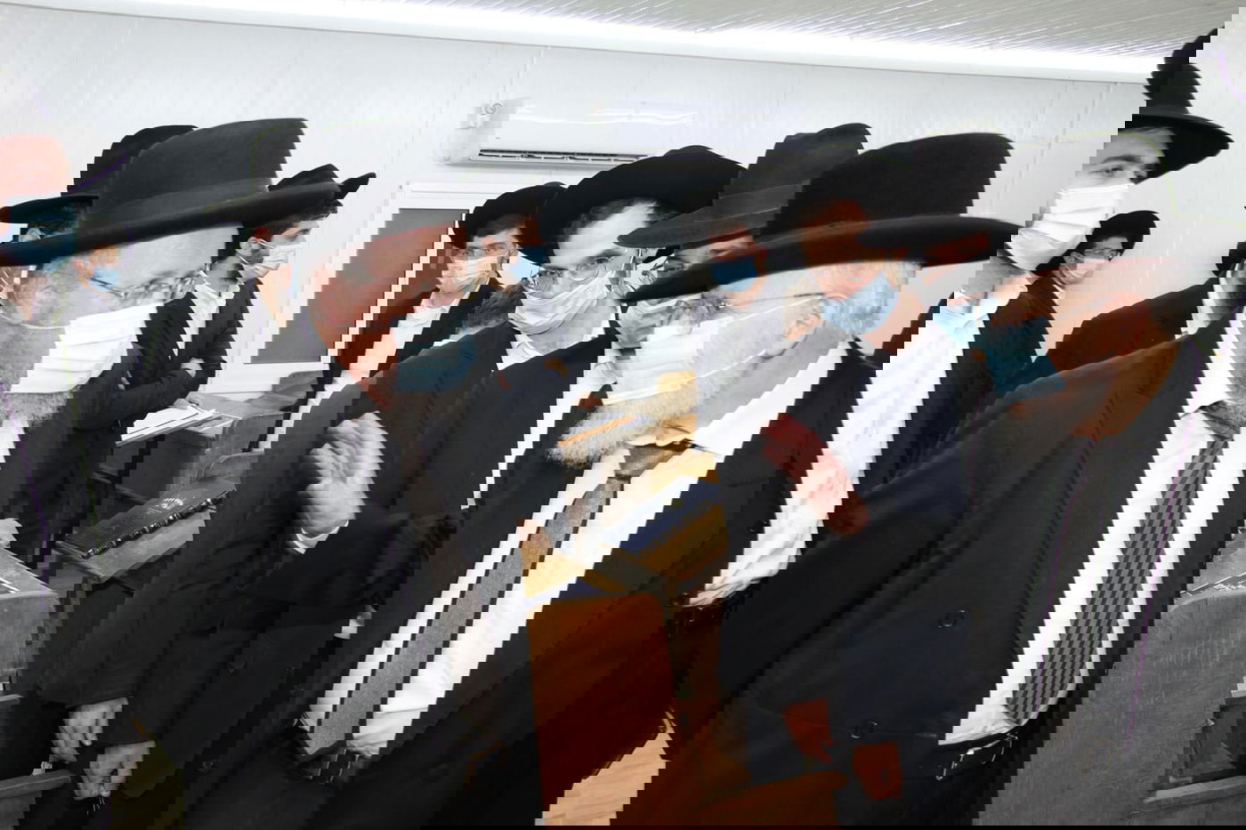 צפו: תשובת הגר"י אזרחי למי שהדביק אחרים ב'קורונה'