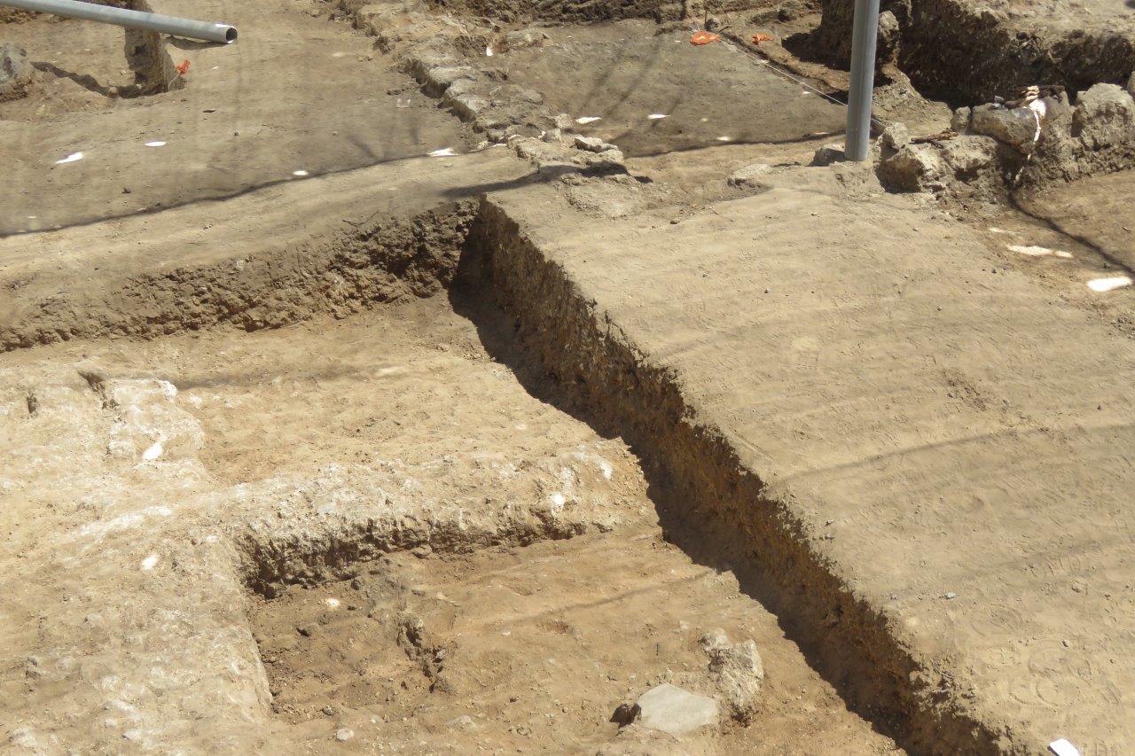 עימותים במוצא: הפגנה נגד חפירות קברים