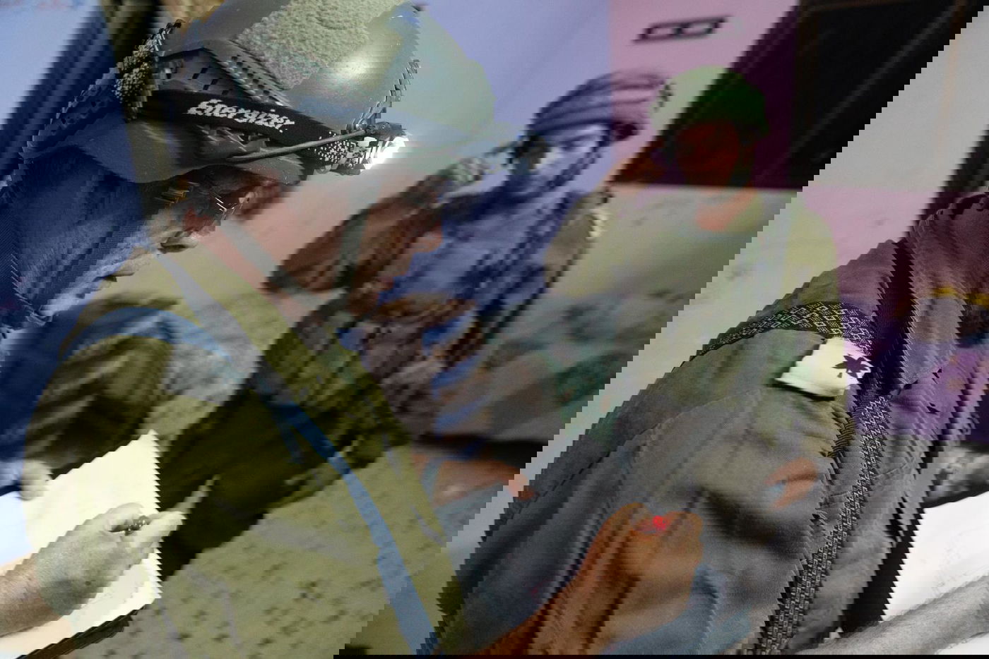 צפו בתיעוד: לוחמים פשטו על בית המחבל