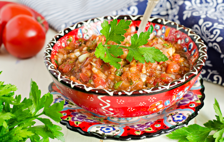 סלט טורקי מתובל עם טוויסט מקפיץ