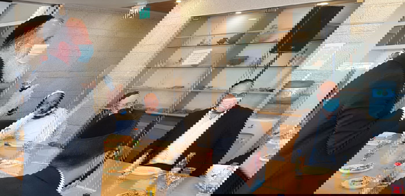 החברים בעירייה חגגו 60 לצביקה כהן. צפו