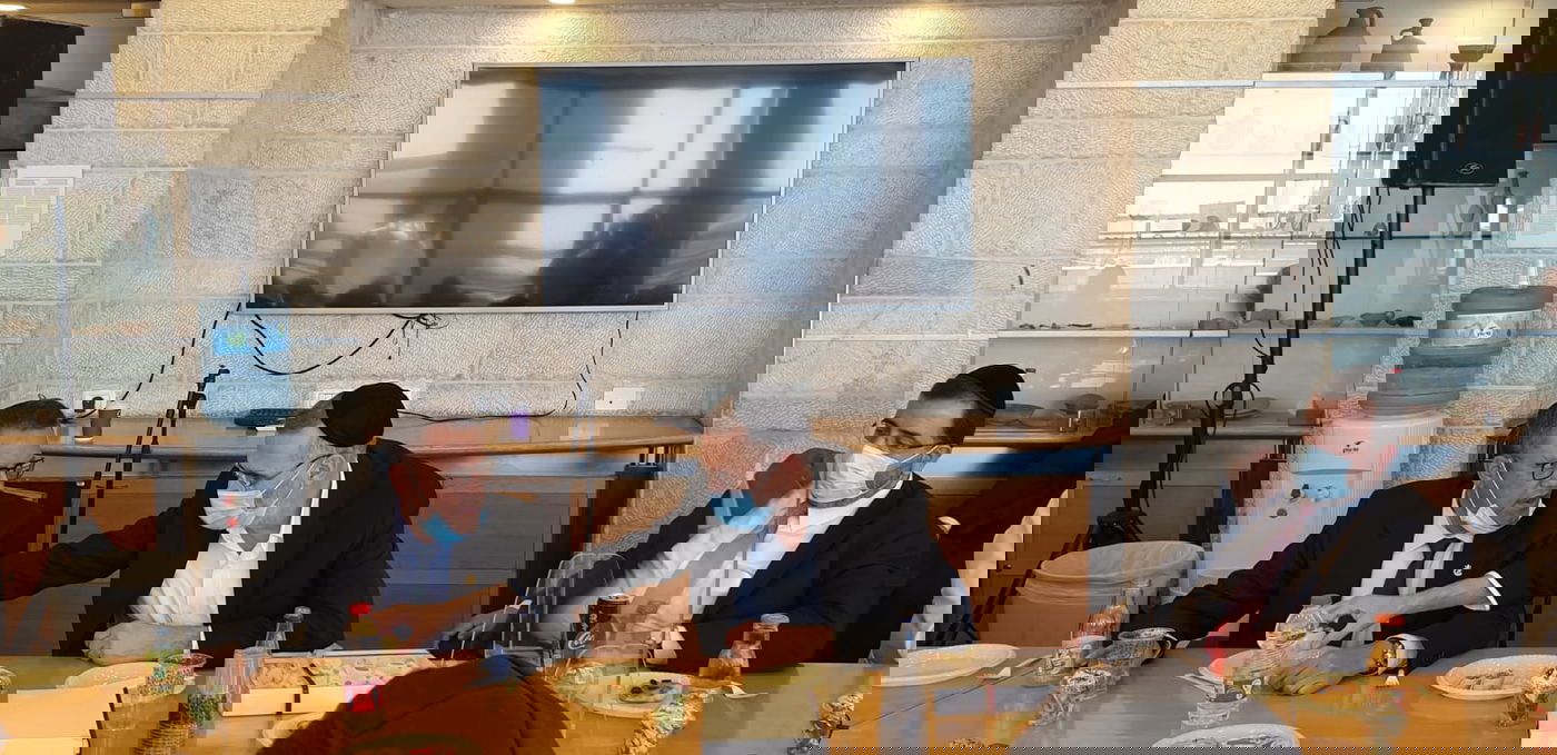 החברים בעירייה חגגו 60 לצביקה כהן. צפו