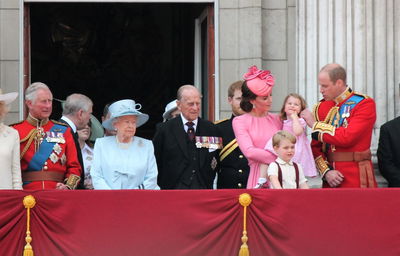 כמה משלמים ויליאם וקייט עבור שכר הלימוד של ילדיהם?