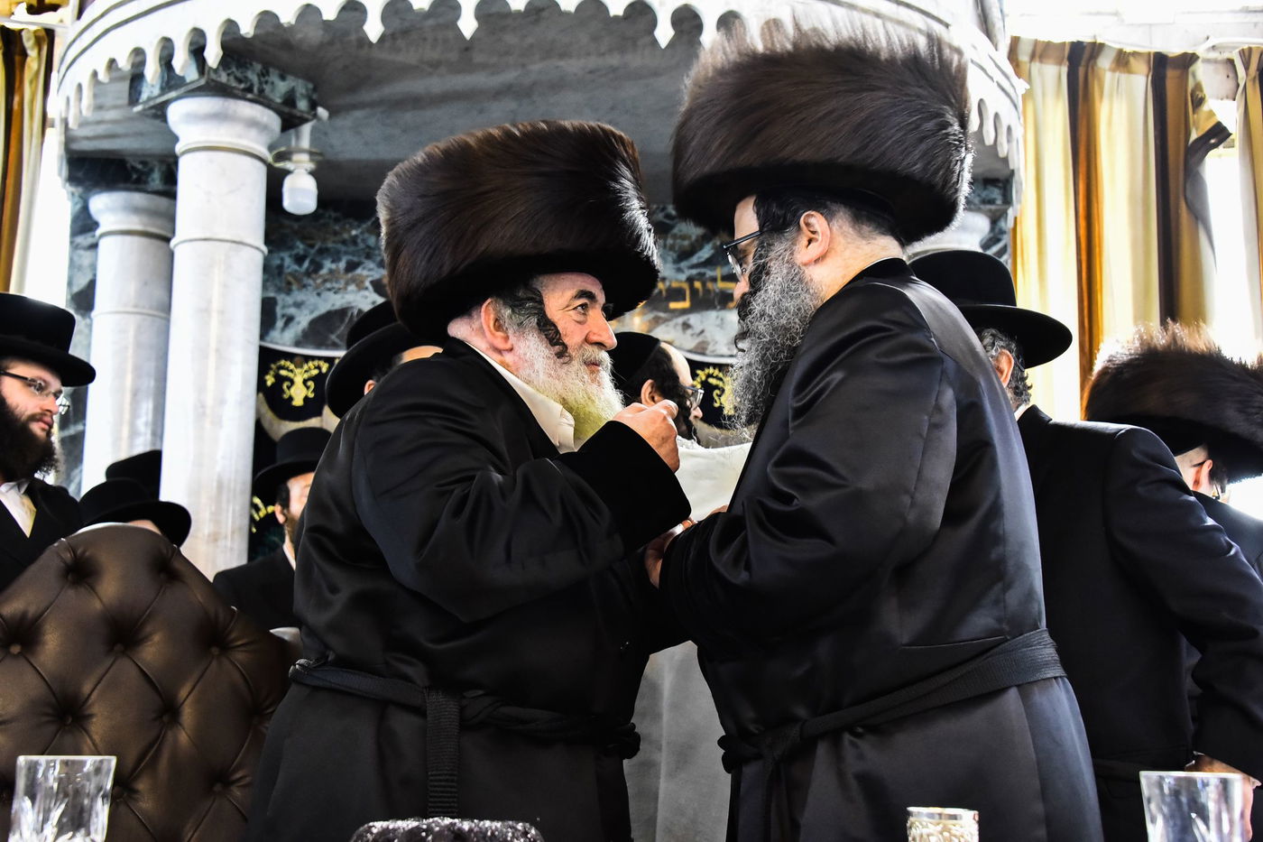 הרבי מויז'ניץ והגרח"צ מייזליש בשמחה