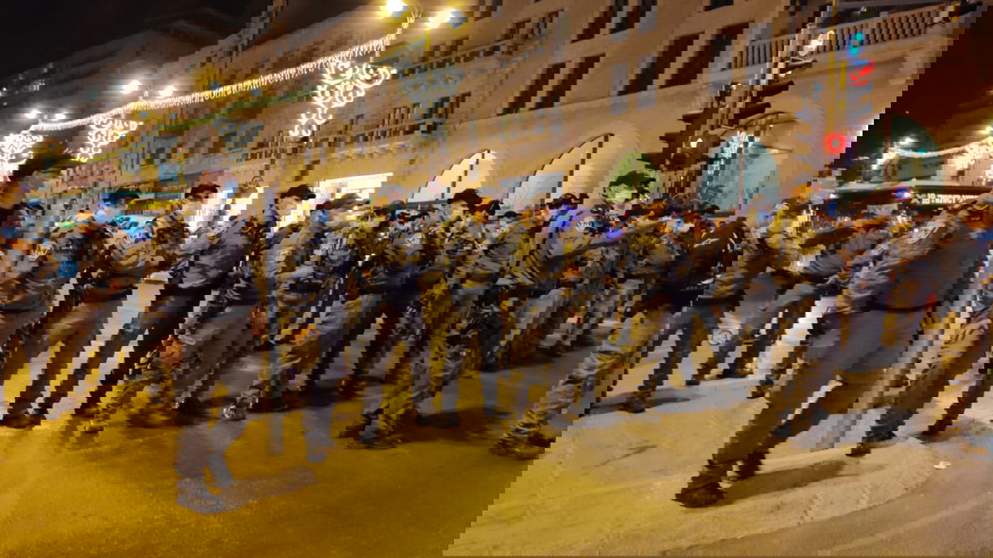 'הדגלים השחורים' כובשים את הבירה • צפו