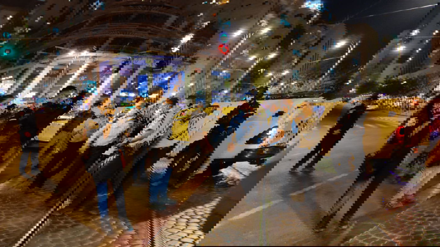 'הדגלים השחורים' כובשים את הבירה • צפו