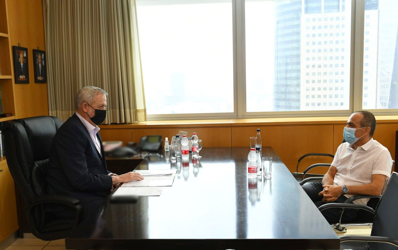 רוני גמזו בפגישה עם גנץ, היום