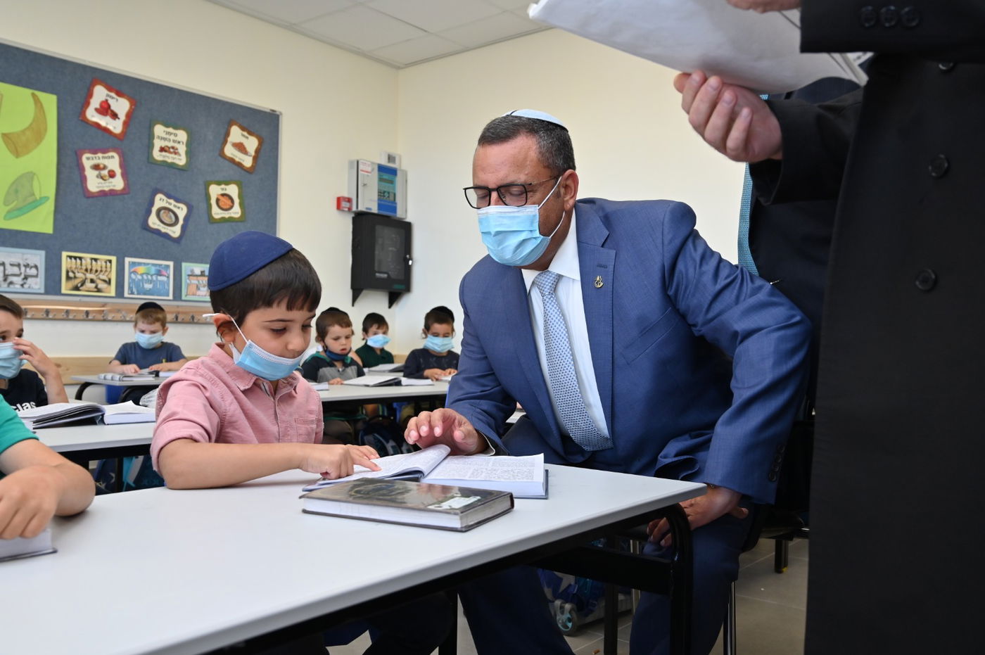 הפתרון של ליאון למצוקת החינוך החרדי בשכונות מעורבות