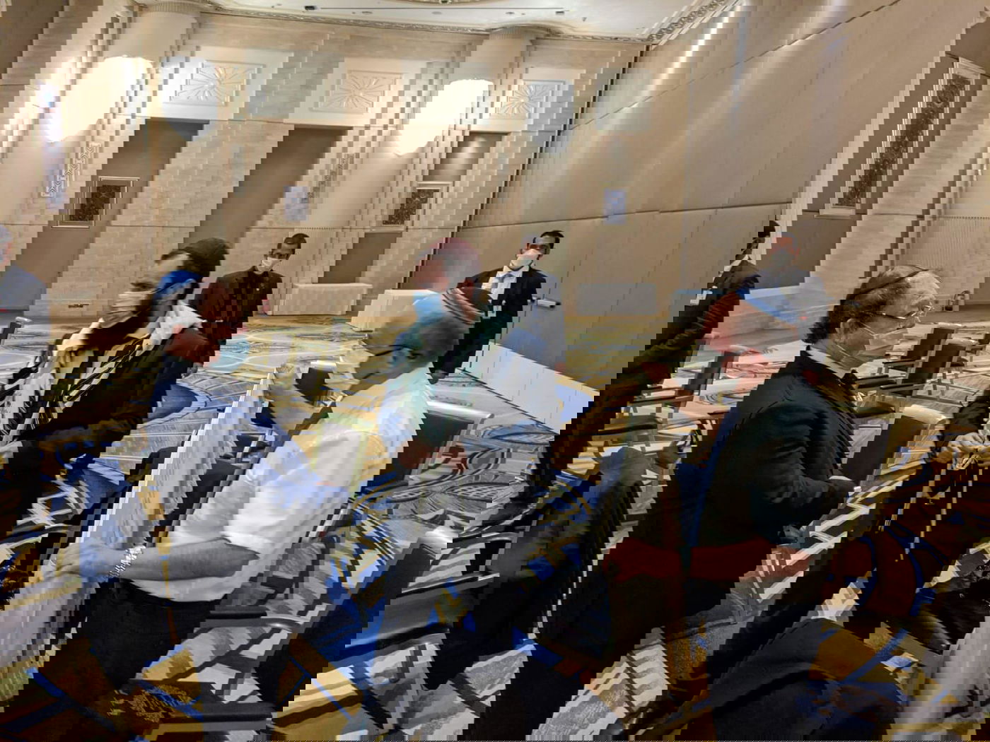 תפילת המשלחת הישראלית בבית הכנסת באיחוד האמירויות