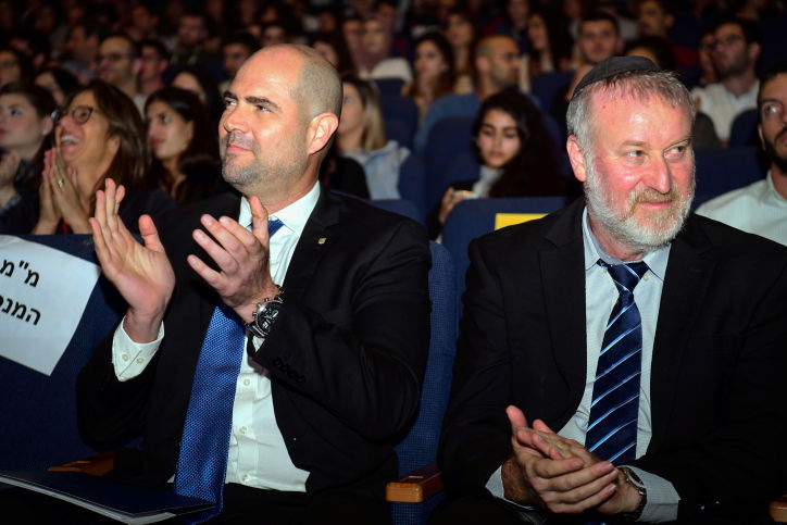 אוחנה נגד מנדלבליט: "מושקע נגד נתניהו"