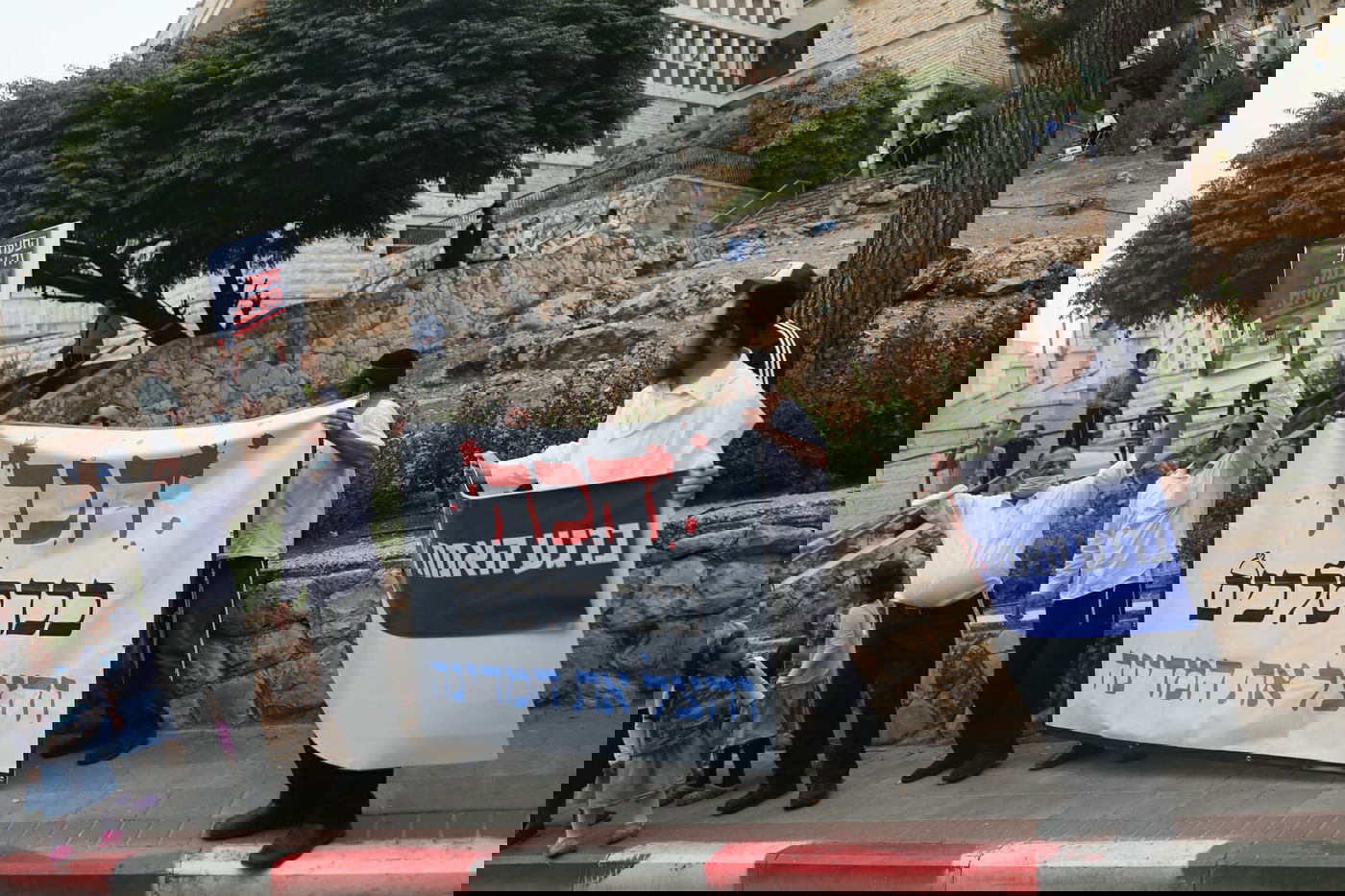 הברסלבים הפגינו ליד בית השר יעקב ליצמן